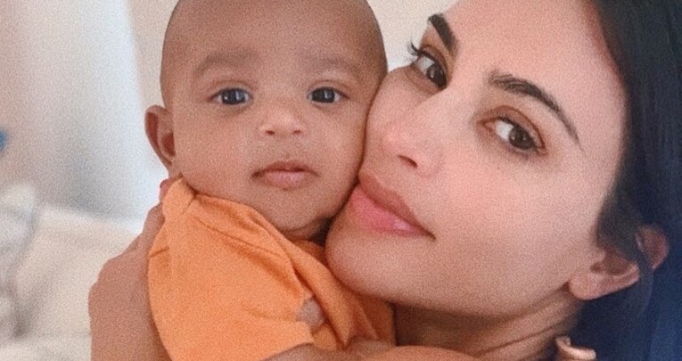 Kim Kardashian hvali se najmlađim sinom: "Najbolja je beba!"